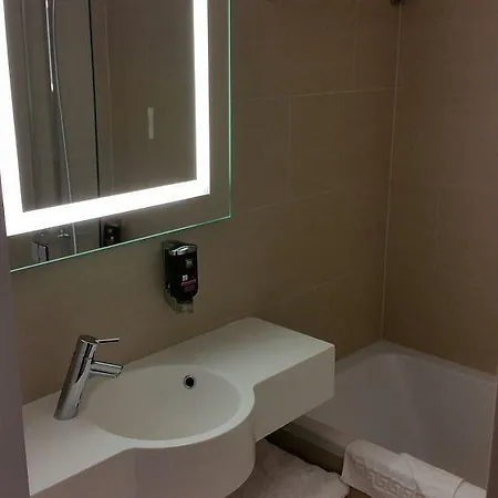 Visionapartments Place De Cornavin - Contactless Check-in 3*
